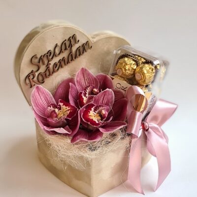 Изысканная открытка с орхидеями и шоколадом