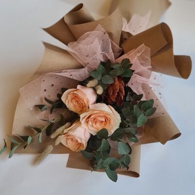 Buket Tri Ruže, Elegantno i Lepo Pakovanje – 14