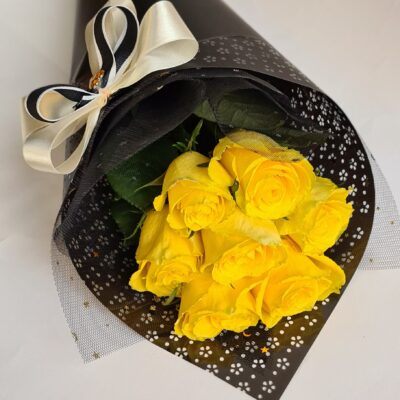 Buket Žutih Ruža u Crnom Pakovanju, sa Mašnom – 11