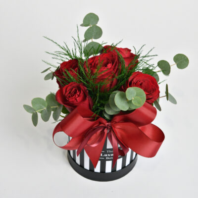 Red roses in a fluttering arrangement