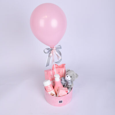 В подарок розовая косметика для малышей.